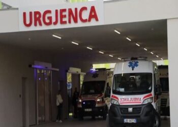 Zjarr gjatë orëve të para të mëngjesit në Urgjencën e QSUT-së, situata vendoset në kontroll. S’ka të lënduar