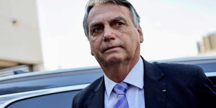 Policia braziliane i konfiskon pasaportën ish Presidentit Bolsonaro, i bastis edhe zyrat e partisë