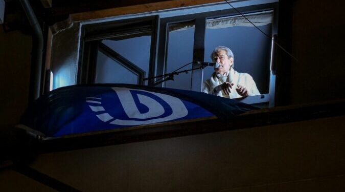 Berisha reagon pas bashkimit të dy grupimeve në PD: 43 deputetë u mblodhën së bashku në selinë e partisë dhe bënë realitet…