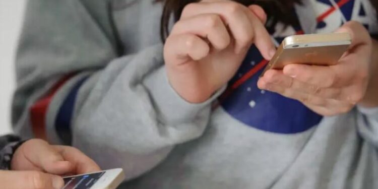 Të parët tanë nuk kanë qenë kriminelë”, ekstremistët e djathtë në Gjermani përdorin rrjetet sociale për t’ju afruar të rinjve