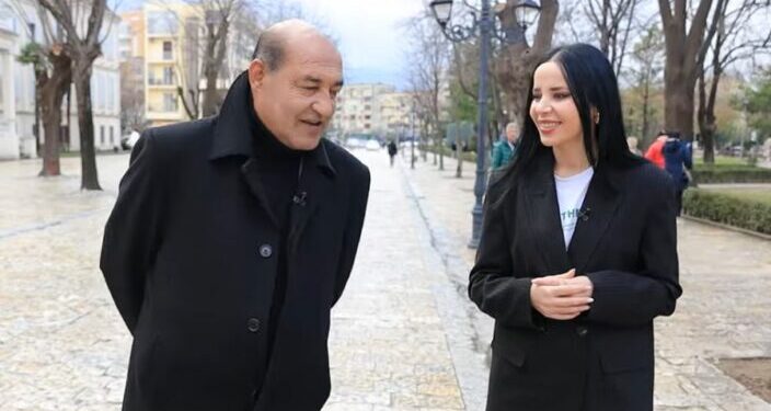 U shpall “Nderi i Kombit”, reagon Bujar Qamili pas 2 vitesh: Kam marrë vetëm duartrokitje