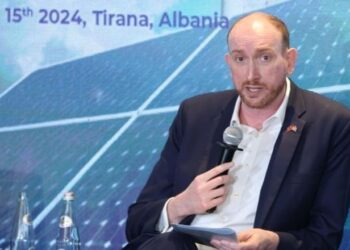 Mbretëria e Bashkuar, 4 miliardë paund për projekte në shkallë të mesme e të madhe në Shqipëri