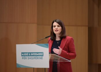 Koçiu me mjekë dhe infermierë të rinj: Të punësuar sipas meritës, mbi 18 mijë punonjës përfitojnë rritje page në korrik të këtij viti