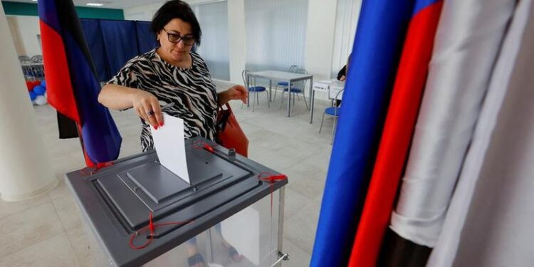 Rusët nisin votimin në zgjedhjet presidenciale. “Rezultati dihet!”