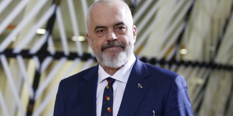 Nga Lutfi Dervishi/ Kush e ka radhën për pushime?