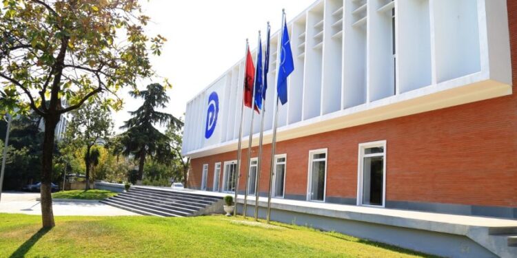 Luhet akti i fundit i bashkimit. Ja mënyra sesi Bardhi dhe Gjekmarkaj do të zgjidhen nënkryetarë të PD-së së Rithemelimit. Ndryshimet statutore…