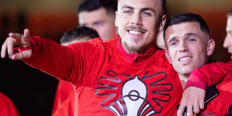 VIDEO/ Taulant Seferi tregon si e la Maqedoninë për Shqipërinë: Fanella kuqezi ka qenë ëndrra ime