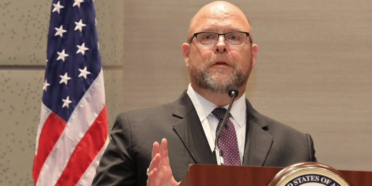 Hovenier iu përgjigjet deklaratave kërcënuese të Vuçiç: Aleanca më e suksesshme ushtarake është në Kosovë