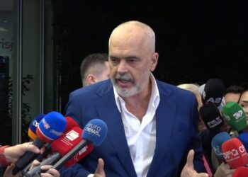 Unioni i Gazetarëve ndëshkon dhunën e Ramës ndaj Ambrozia Metës