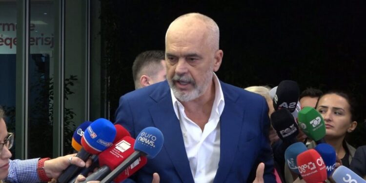 Unioni i Gazetarëve ndëshkon dhunën e Ramës ndaj Ambrozia Metës