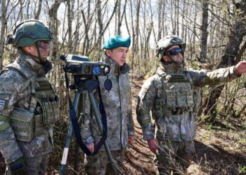 Komandanti i KFOR-it takon kontingjentin turk që patrullon përgjatë kufirit me Serbinë