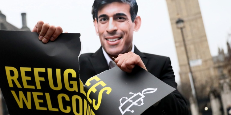 Britania miraton projektligjin për deportimin e emigrantëve në Ruanda