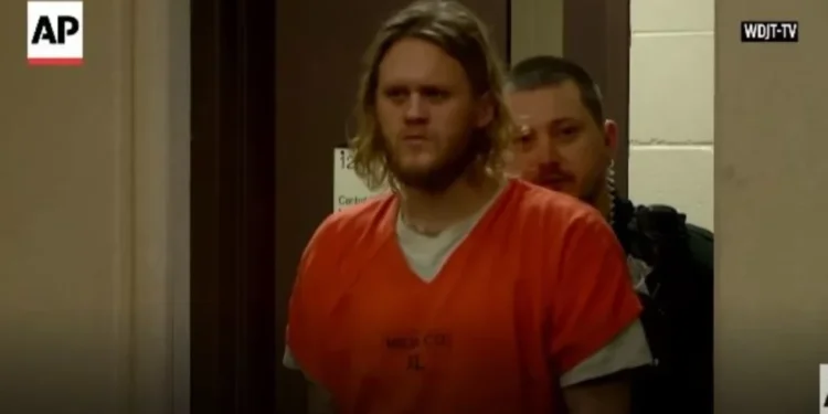 E rëndë/33-vjeçari nxori për darkë të renë,e vrau dhe e copëtoi me sharrë