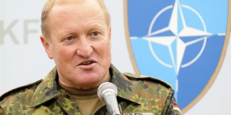 Ish-komandanti i KFOR: Nuk ekziston ndonjë kërcënim real nga Serbia