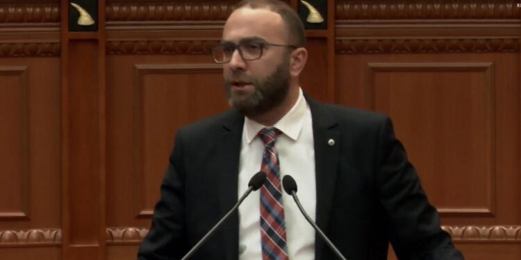 “Provohet se Olsi Rama përdori makinën e trafikantëve”, Bardhi akuza nga Kuvendi për ‘Xibrakën’: SPAK ta hetojë