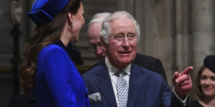 Mediat britanike shkruajnë për ankthin që mbizotëron në Pallat për Charles dhe Kate, si po e përballon çifti princëror mundësinë e marrjes së fronit