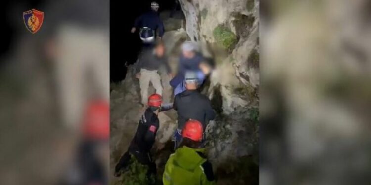 Pas 5 orë kërkimesh shpëtohen turistët britanikë të bllokuar në Tiranë