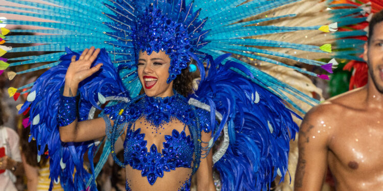 Kostumet shumëngjyrëshe, samba e muzikë pa fund! Karnavalet gjallërojnë Vlorën në javën kulturore Braziliane