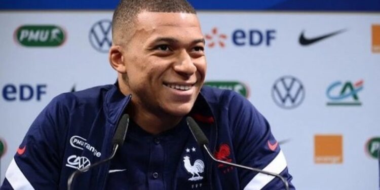 Mbappe te Real Madrid, drejtori sportiv i Bajern ngre alarmin: Të pangopurit për para po kthehen në gozhda të arkivolit të futbollit