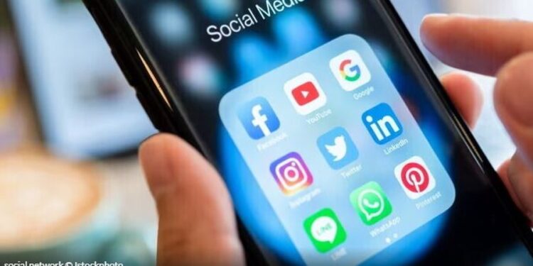 Zyrtarja amerikane: Mediat sociale të bëhen si cigaret, me etiketa paralajmëruese për fëmijët