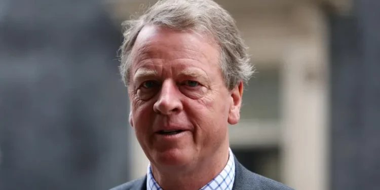 Zyrtari i lartë britanik pranon se ka vënë 3 baste për datën e zgjedhjeve