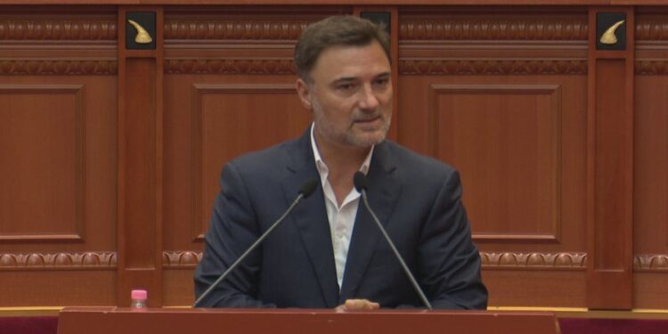 Vula i kaloi Berishës, Alibeaj zyrtarizon largimin nga grupi parlamentar i PD-së