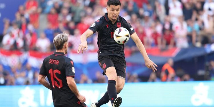 Thirrjet kundër maqedonasve, UEFA pezullon me 2 ndeshje Mirlind Dakun! Humb sfidën me Spanjën