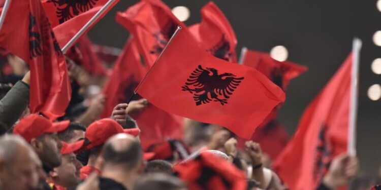 Shqipëria heq testin e gjuhës për shtetësi për shqiptarët e Kosovës, Maqedonisë dhe Malit të Zi