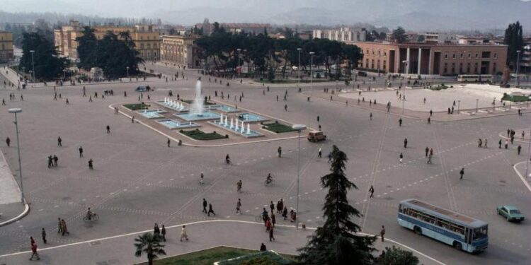 Çfarë shkruante Nju Jork Times për Shqipërinë në vitin 1990