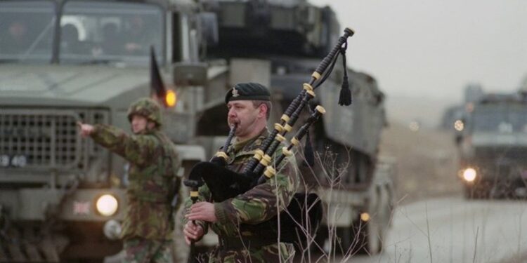 “Ushtria britanike nuk mbron dot as vendin e vet”