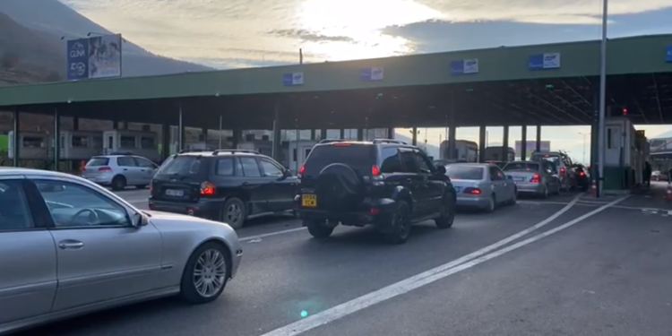 Fluks qytetarësh nga Kosova në Morin