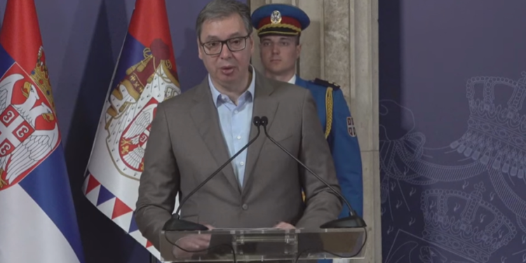 “Takoj Macron dhe Schuff në Londër”! Vuçiç: Serbia nuk do të futet në luftë, Kosova më sulmon