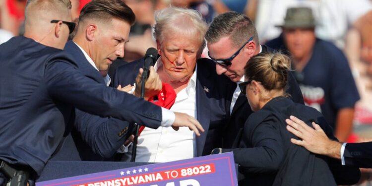 Teknologjia tregon se si Trump iu shpëtoi plumbave (VIDEO)