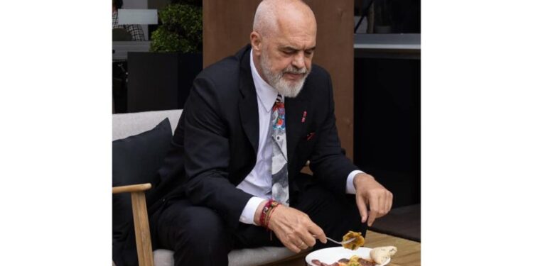 Rama i pakënaqur me ushqimin në Oksford: Nuk kanë faj fare anglezët që kur vijnë në Shqipëri thonë “Oh sa mirë hahet këtu tek ju!”