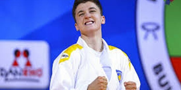 Tjetër medalje për Kosovën, Laura Fazliu fiton medaljen e bronztë olimpike