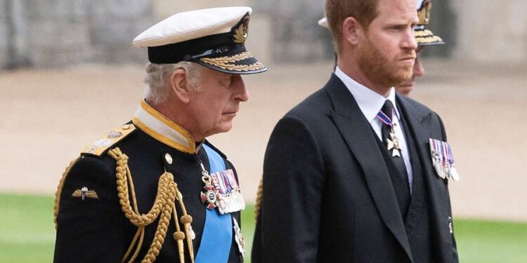 Zbulohet arsyeja pse Princi Harry dhe Mbreti Charles nuk flasin më 