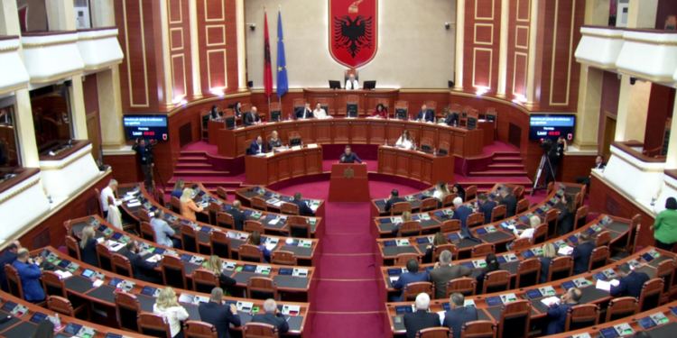 Demokratë e socialistë bëhen bashkë për kërkesën e PDIU që Greqia të heqë Ligjin e Luftës