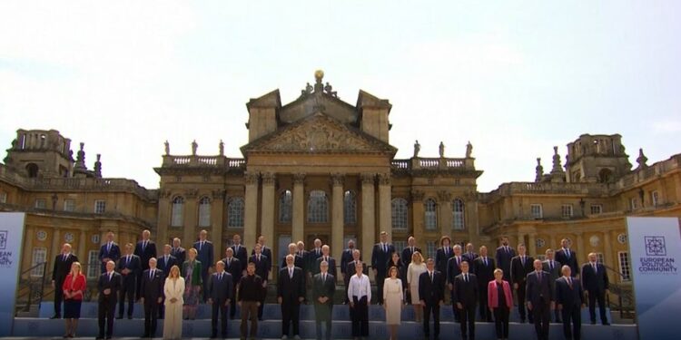 Tritoli në derën e dy motrave në Elbasan, hetimet zbulojnë autorin e dyshuar me precedentë penalë