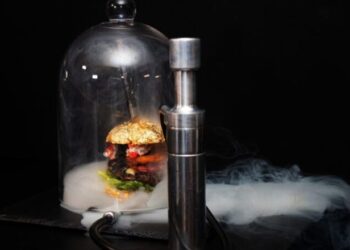 Është i spërkatur me gjethe ari, sa kushton hamburgeri më i shtrenjtë në botë