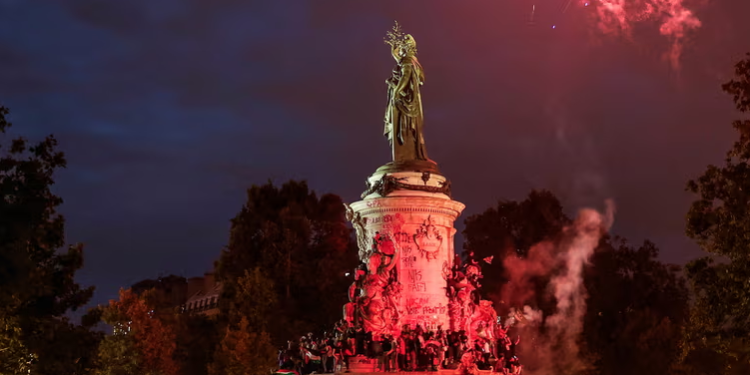 Britania, papritur një shembull stabiliteti në Europë, shqetëson Franca