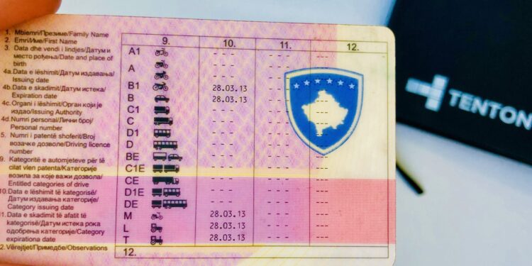 Italia njeh patentat e Kosovës