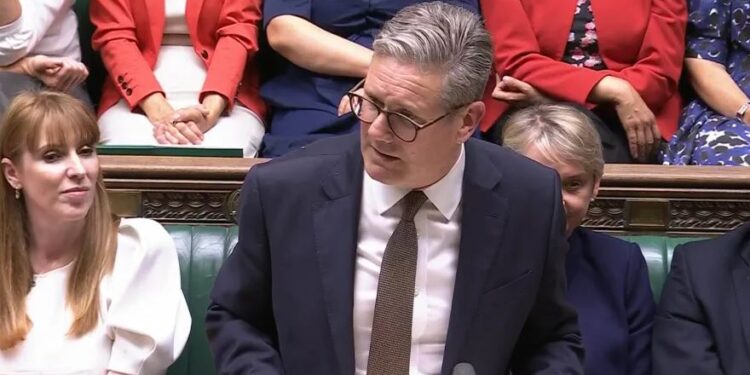 Kryeministri britanik betohet para parlamentit dhe mban fjalimin e parë! Rishi Sunak e uron: Mund të debatojmë, por…