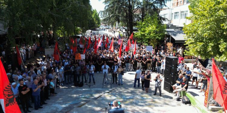 Shqiptarët e Luginës së Preshevës protestojnë kundër diskriminimit nga Serbia