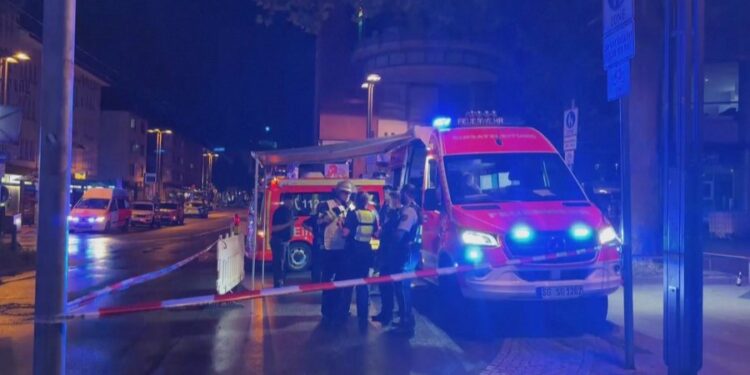 Sulm me thikë në një festival në Gjermani! 3 të vrarë, autori në arrati