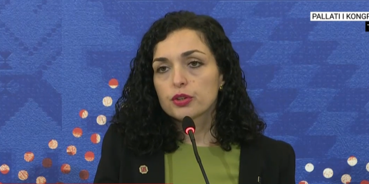 Incidenti ndaj Vjosa Osmanit në Shkup, reagon Ministria e Jashtme: Trajtim jodinjitoz ndaj Presidentes, kërkuam sqarime