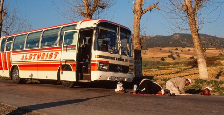 “Turistë të përgjuar”: Pushime nën syrin vigjilent të Sigurimit