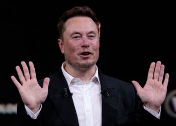 Rënia e aksioneve në “Tesla” dhe “X”: Pse Elon Musku ngatërrohet në trazirat britanike?