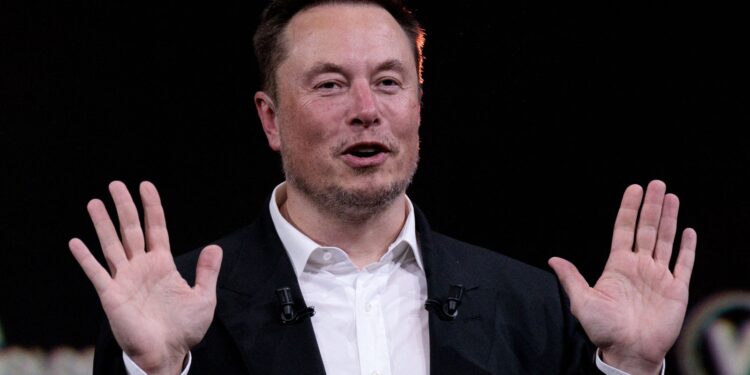 Rënia e aksioneve në “Tesla” dhe “X”: Pse Elon Musku ngatërrohet në trazirat britanike?