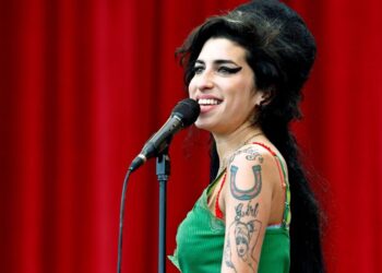 Dalin në ankand tekstet e shkruara me dorë nga Amy Winehouse!