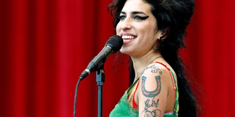 Dalin në ankand tekstet e shkruara me dorë nga Amy Winehouse!